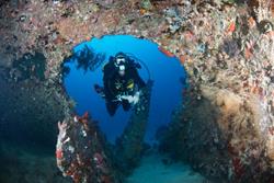 El Gouna - Red Sea. Swim through.